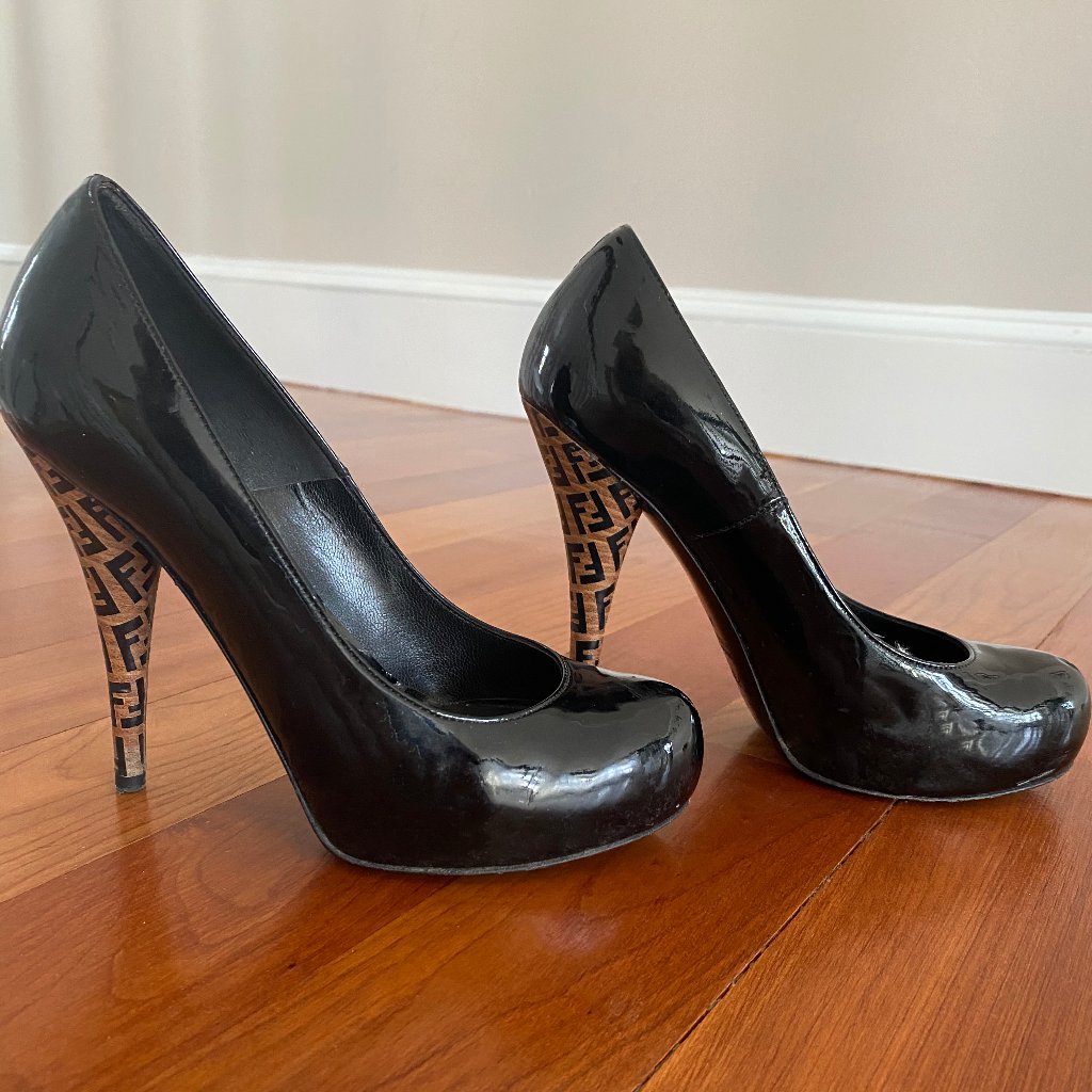Fendi Pumps Black Patent Leather With Logo Heels
